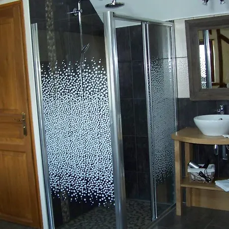 Les Hotes Du Lac, Et Tables D'hotes Bed & Breakfast Mandailles (Aveyron)