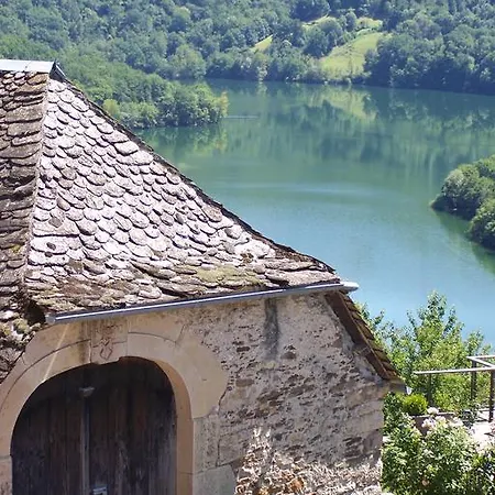 Les Hotes Du Lac, Et Tables D'hotes Mandailles (Aveyron)