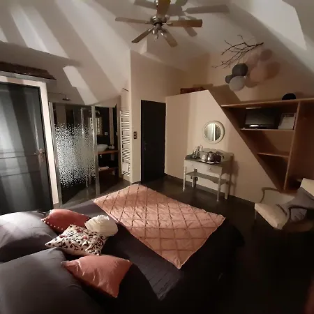 Les Hotes Du Lac, Et Tables D'hotes Bed & Breakfast Mandailles (Aveyron)