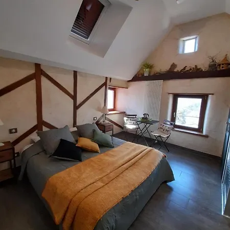 Bed & Breakfast Les Hotes Du Lac, Et Tables D'hotes Mandailles (Aveyron)