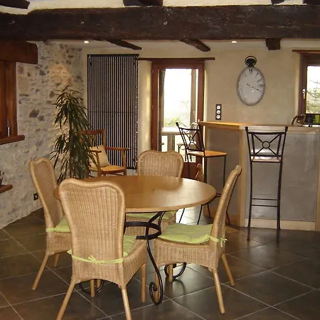 Les Hotes Du Lac, Et Tables D'hotes Bed & Breakfast Mandailles (Aveyron)