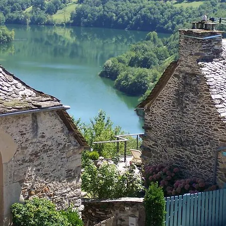 Les Hotes Du Lac, Et Tables D'hotes Bed & Breakfast