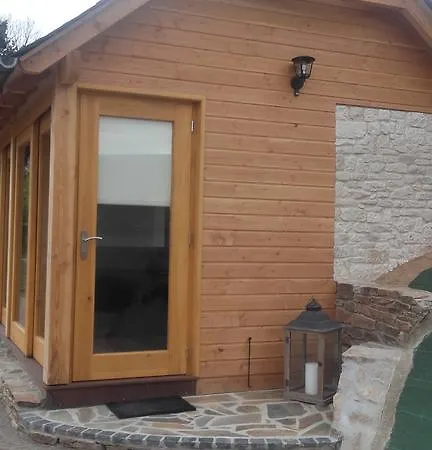 Bed & Breakfast Les Hotes Du Lac, Et Tables D'hotes Mandailles (Aveyron)