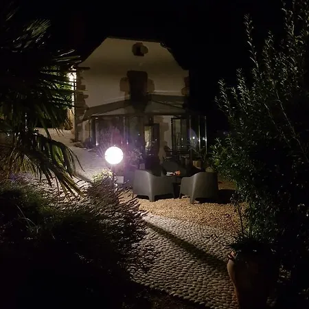 Les Hotes Du Lac, Et Tables D'hotes Mandailles (Aveyron)