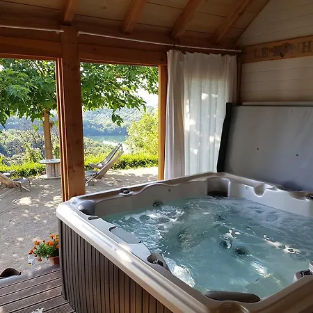 Bed & Breakfast Les Hotes Du Lac, Et Tables D'hotes 3*