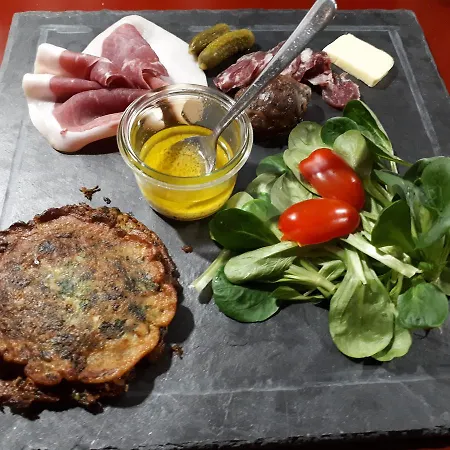 Les Hotes Du Lac, Et Tables D'hotes Bed & Breakfast Mandailles (Aveyron)