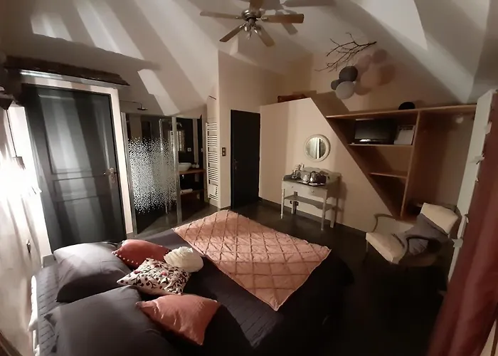 Les Hotes Du Lac, Et Tables D'hotes Bed & Breakfast Mandailles (Aveyron)