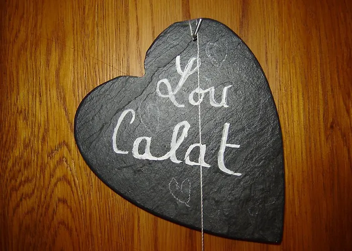 Les Hotes Du Lac, Et Tables D'hotes Mandailles (Aveyron)