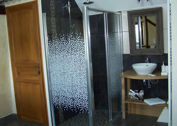 Les Hotes Du Lac, Et Tables D'hotes Bed & Breakfast Mandailles (Aveyron)