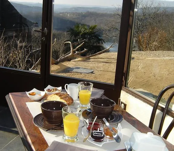 Les Hotes Du Lac, Et Tables D'hotes Mandailles (Aveyron)