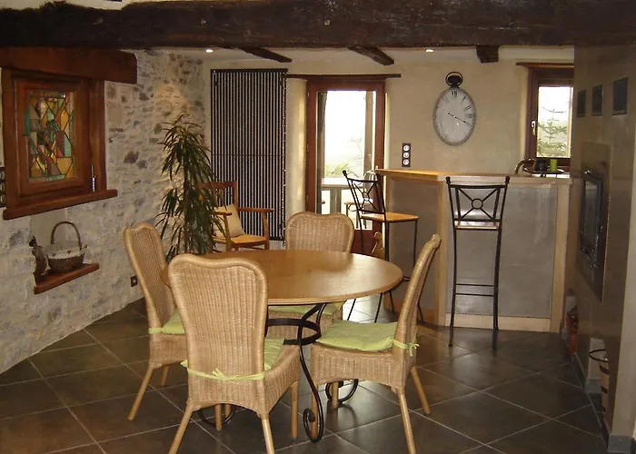 Les Hotes Du Lac, Et Tables D'hotes Bed & Breakfast Mandailles (Aveyron)