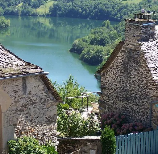 Les Hotes Du Lac, Et Tables D'hotes Bed & Breakfast