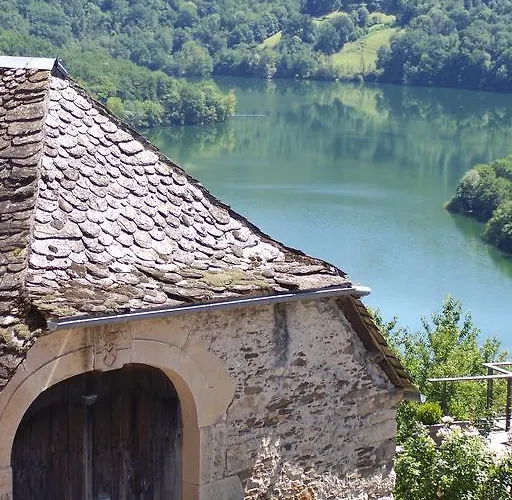 Les Hotes Du Lac, Et Tables D'hotes Mandailles (Aveyron)