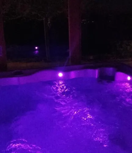 Les Hotes Du Lac, Et Tables D'hotes Mandailles (Aveyron)