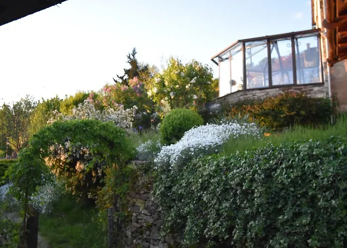 Bed & Breakfast Les Hotes Du Lac, Et Tables D'hotes 3*