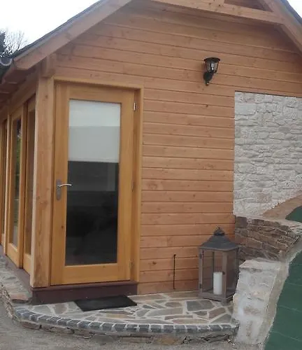 Bed & Breakfast Les Hotes Du Lac, Et Tables D'hotes Mandailles (Aveyron)