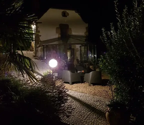 Les Hotes Du Lac, Et Tables D'hotes Mandailles (Aveyron)