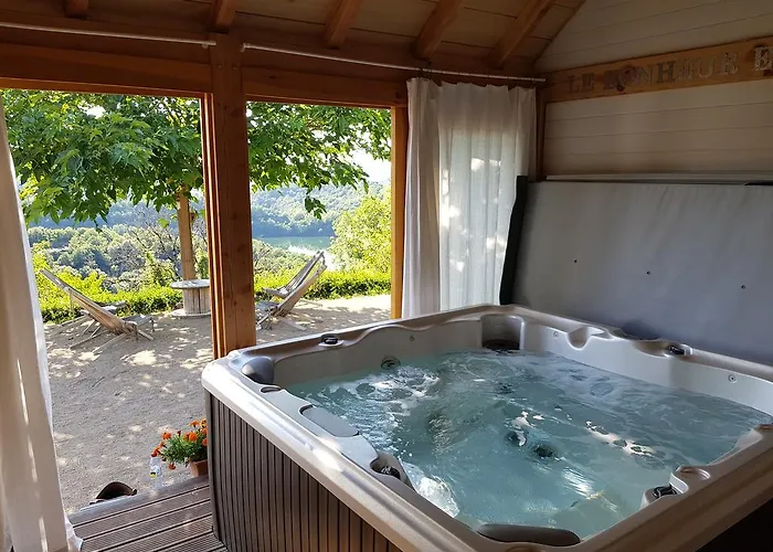 Bed & Breakfast Les Hotes Du Lac, Et Tables D'hotes 3*