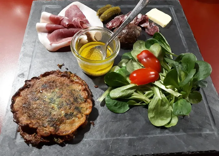 Les Hotes Du Lac, Et Tables D'hotes Bed & Breakfast Mandailles (Aveyron)